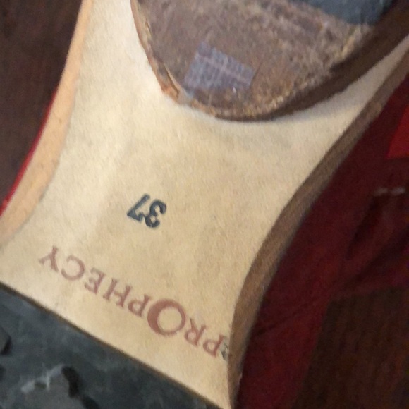 BNWOT red distressed Prophecy ‘Our Secret’ red leather ankle boot - Picture 4 of 13